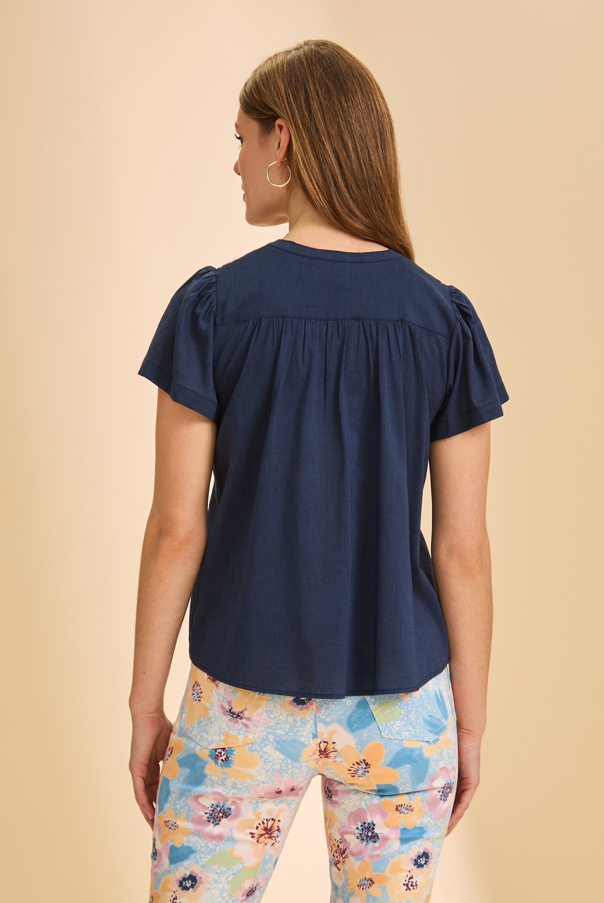 Back view of navy short-sleeve top showcasing yoke detail by French Dressing Jeans (FDJ)