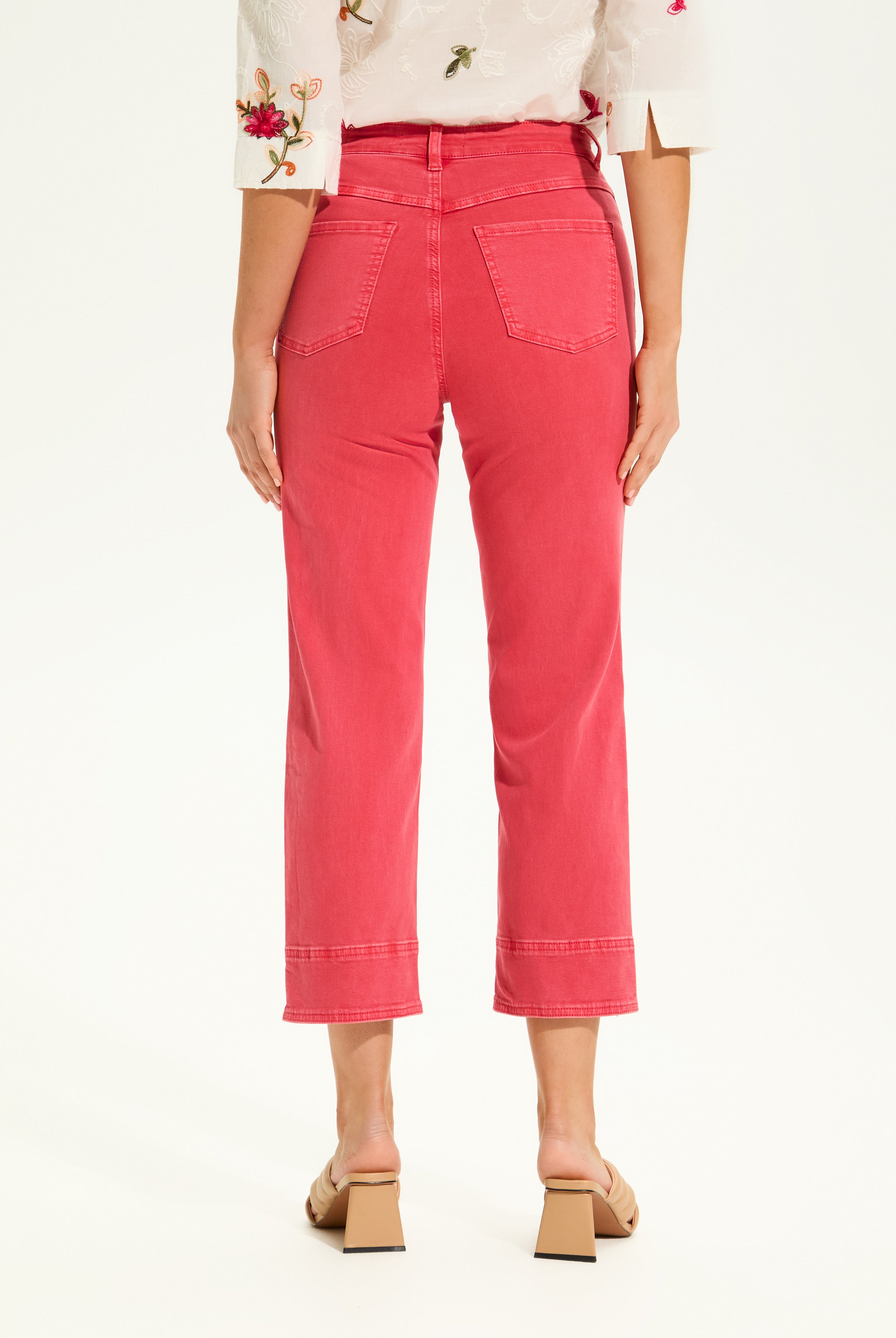 Suzanne Straight Crop