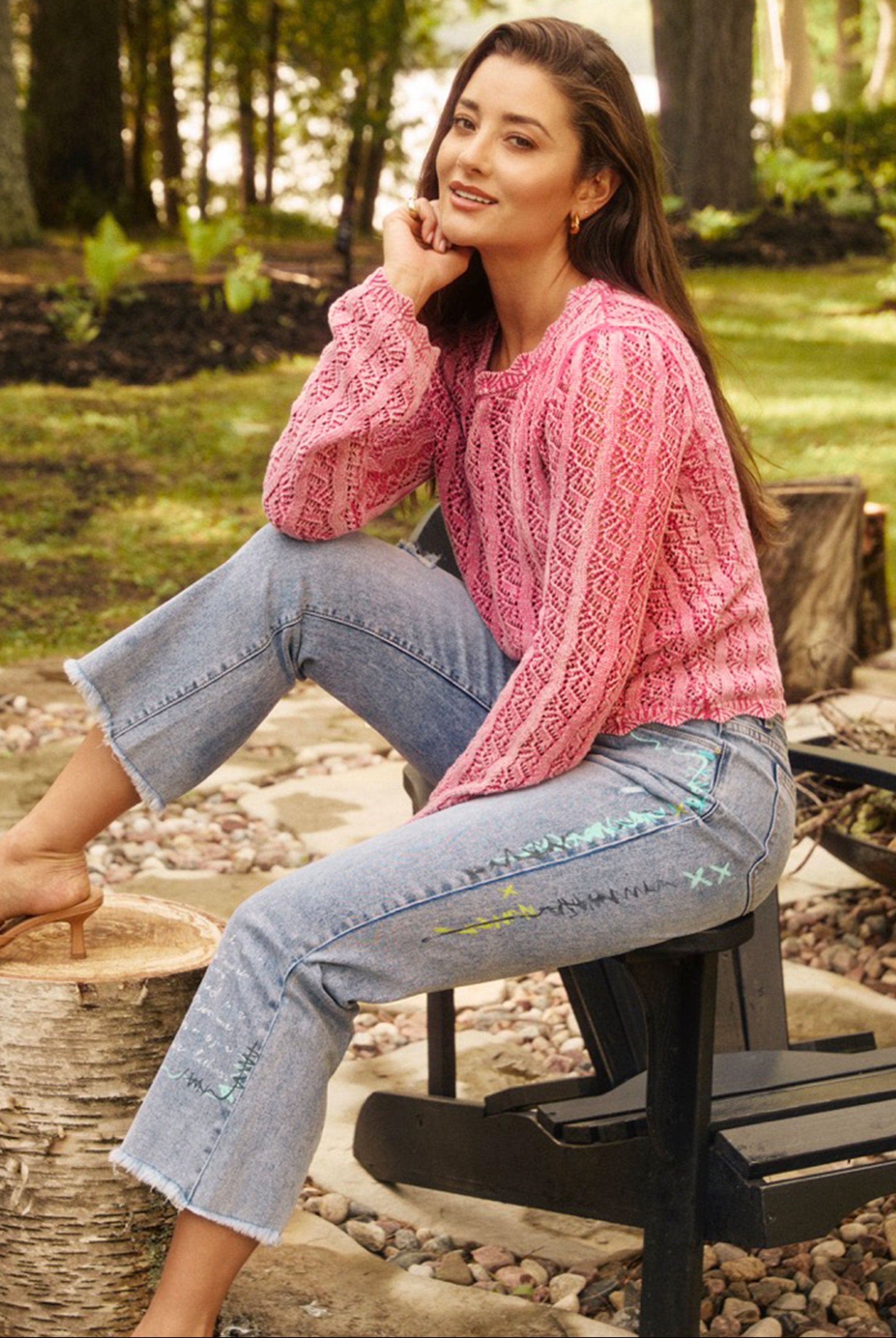 Casual outdoor look with ocean denim jeans and pink sweater by French Dressing Jeans (FDJ)